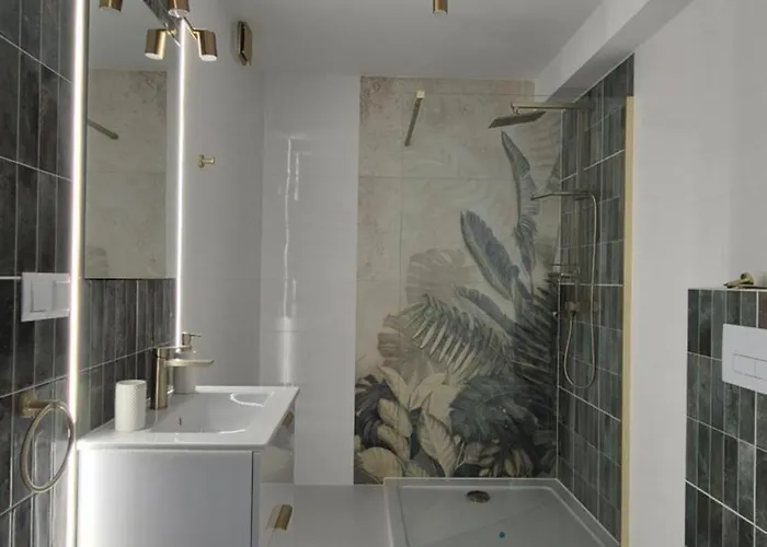 Bujowy * אוסטראון